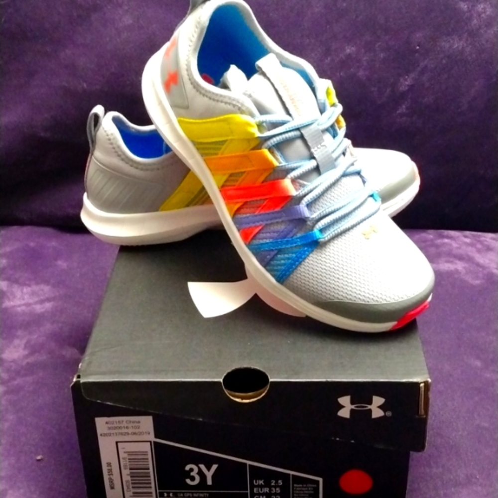 New Under armour girls 3y shoe